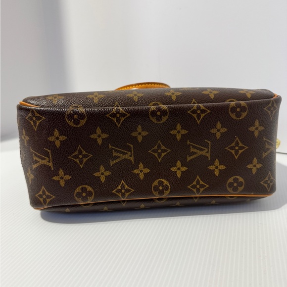 Authentic Louis Vuitton Trouville - Picture 5 of 11